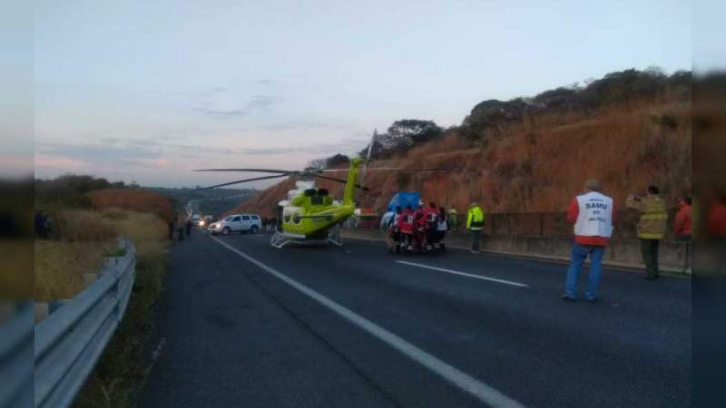 Choque en la carretera Zapotlanejo-Tepatitlán, Jalisco, deja 14 muertos: 5 niños entre las víctimas - Foto 1 