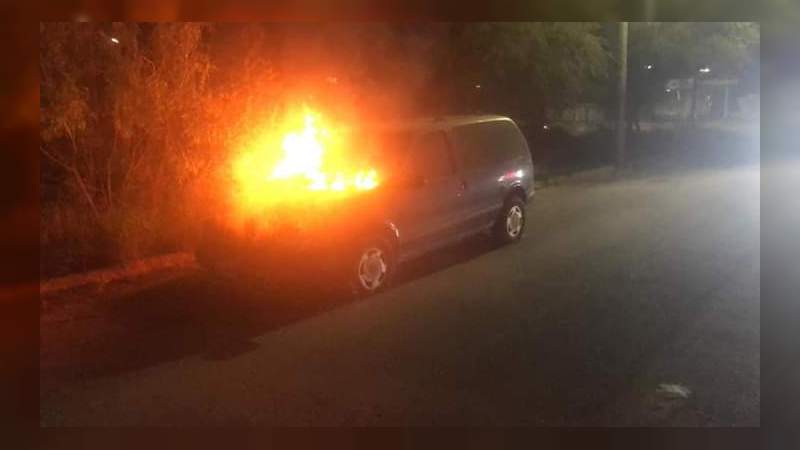 CDN tirotea patrulla, quema vehículos y deja mensajes en Frontera, Coahuila - Foto 2 