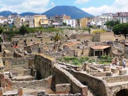 Investigadores de la UNAM Morelia estudian el volcán Vesubio en Italia 