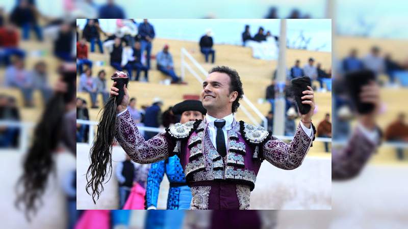 El torero moreliano Jorge Sotelo corta orejas y rabo en Tenamaxtlán 