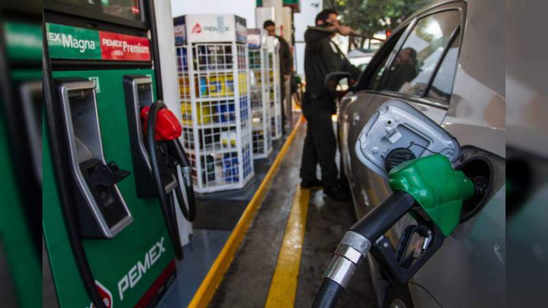 El 1 de enero entran en vigor mayores impuestos a la gasolina, cigarros y bebidas saborizadas 