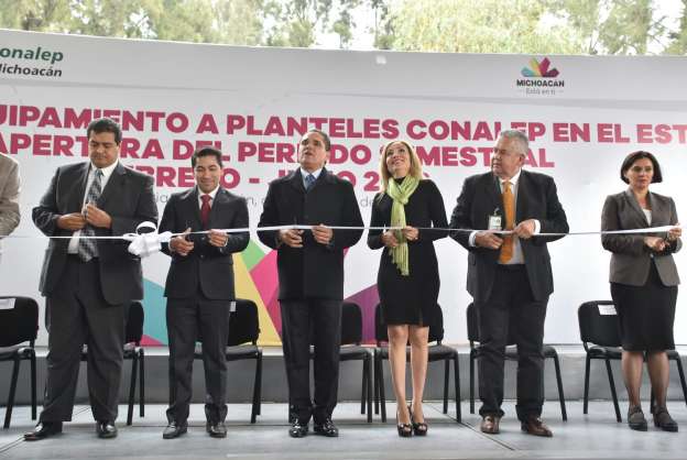 Entrega Silvano Aureoles equipamiento por 8 mdp a planteles del Conalep - Foto 0 