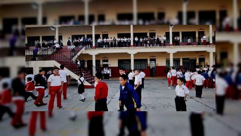 De manera normal retornan a las aulas más de 72 mil estudiantes en la región Apatzingán 