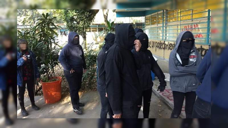 Muere en la enfermería estudiante del CCH Azcapotzalco: Vandalizan instalaciones en protesta - Foto 2 