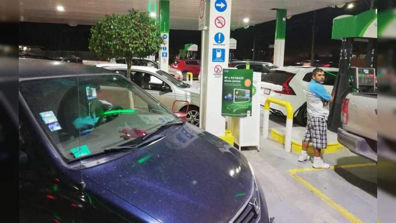 PAN busca eliminar impuesto a la gasolina, litro quedaría en 13 pesos 