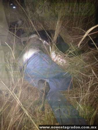 Muere transportista al volcar tráiler en Zamora, Michoacán - Foto 3 
