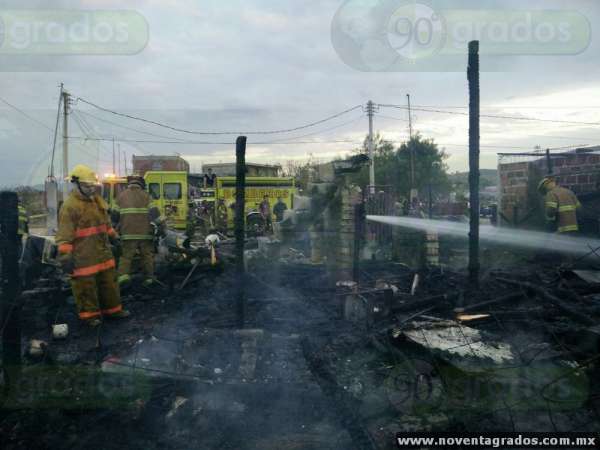 Incendio en Morelia consume cinco casas y un automóvil - Foto 1 