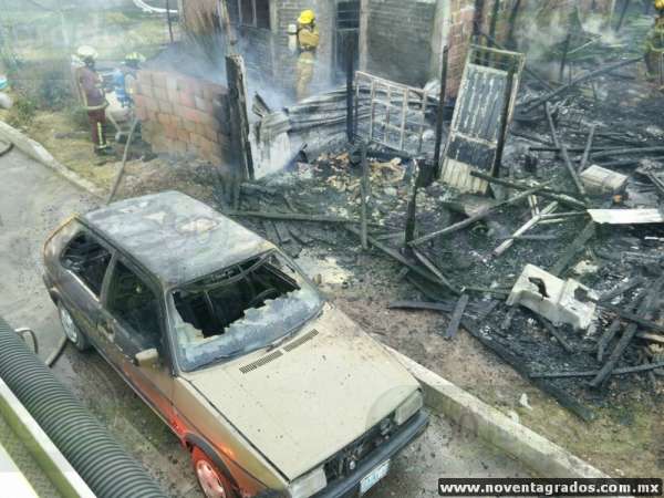 Incendio en Morelia consume cinco casas y un automóvil - Foto 2 