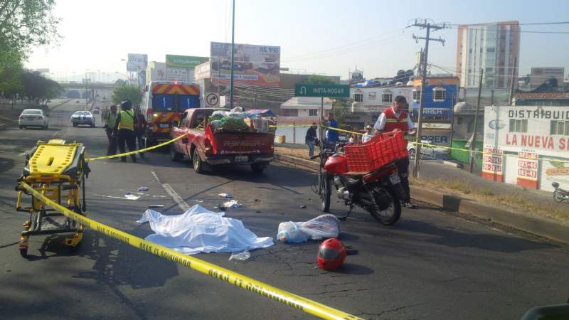 Dos motociclistas muertos y un herido al ser atropellados en Zitácuaro, Michoacán 