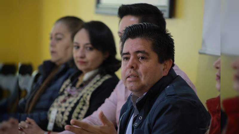 Es la escuela la responsable de los alumnos beneficiados con becas “porque les están generando su constancia” 