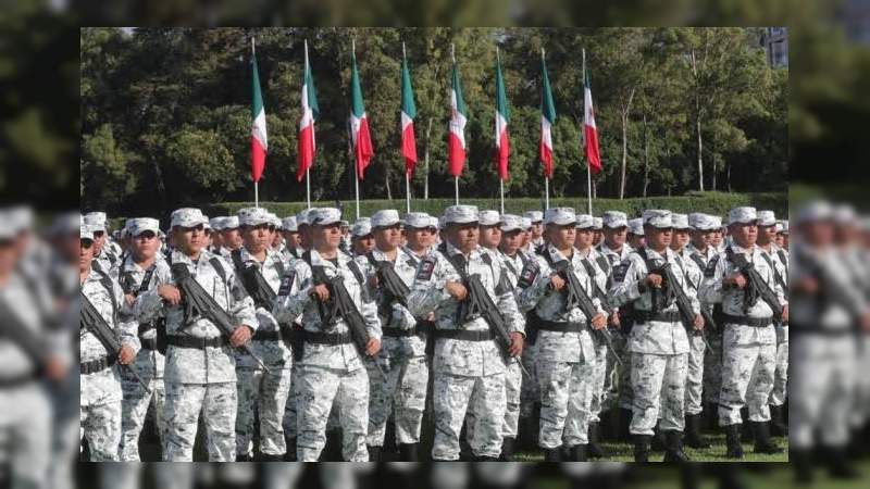 Sin avisar al gobierno estatal, Guardia Nacional instrumenta “Operación Mochila” en escuelas de Apatzingán 