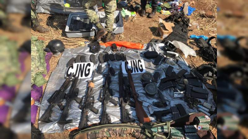 Armas largas, explosivos, camionetas modificadas y un dron: Asegurados al CJNG en Tangamandapio - Foto 0 