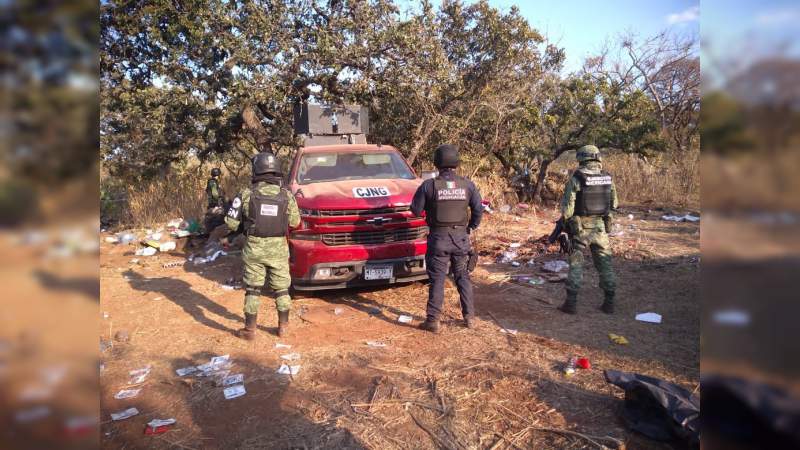 Armas largas, explosivos, camionetas modificadas y un dron: Asegurados al CJNG en Tangamandapio - Foto 1 