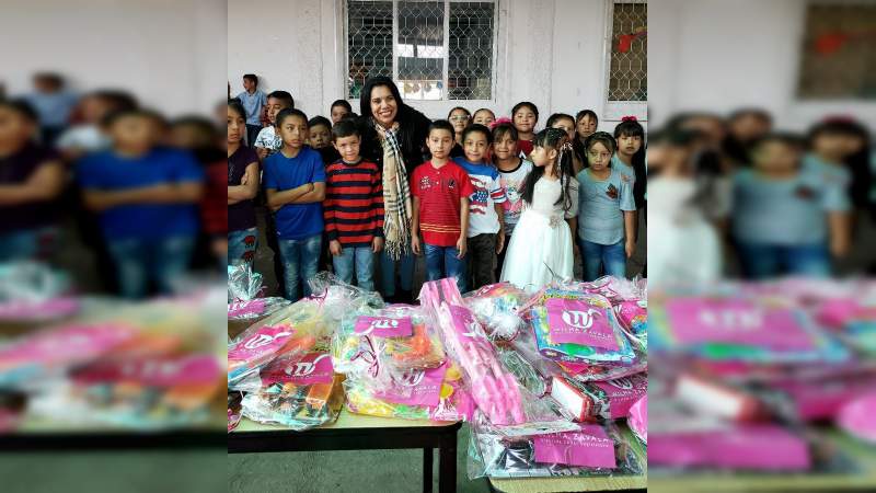 Wilma Zavala recorre comunidades y escuelas del Distrito de Zacapu y entrega apoyos - Foto 0 