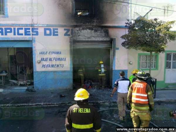 Se incendia tienda de telas en Zamora, Michoacán - Foto 0 