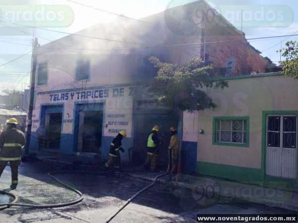 Se incendia tienda de telas en Zamora, Michoacán - Foto 1 
