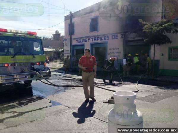 Se incendia tienda de telas en Zamora, Michoacán - Foto 2 