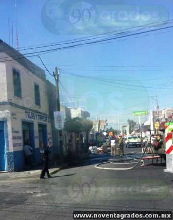 Se incendia tienda de telas en Zamora, Michoacán - Foto 3 