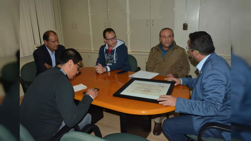 Para la UMSNH primer y segundo lugar en maratón regional de conocimiento en área de informática administrativa - Foto 1 