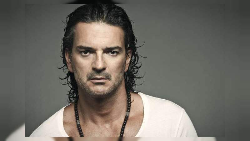 Ricardo Arjona demanda a la marca Toyota 