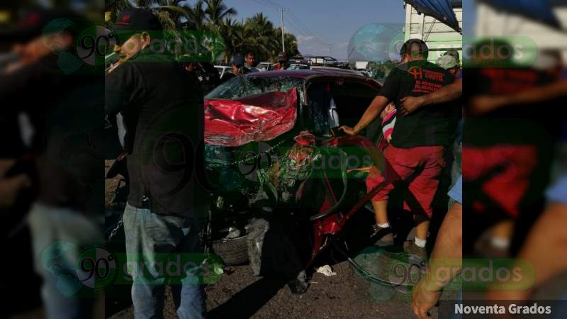 Muere camino al hospital, uno de los cuatro heridos en carambola en Buenavista, Michoacán - Foto 1 