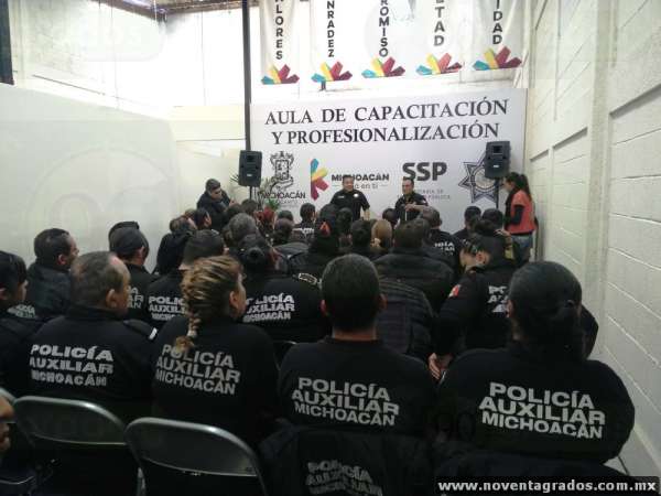 Realizan credencialización de la Policía Auxiliar en Michoacán - Foto 1 