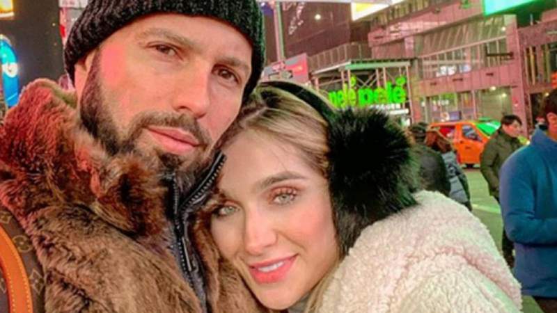 Poncho de Nigris y Marcela andan de viaje se sorprenden con juguetes sexuales 