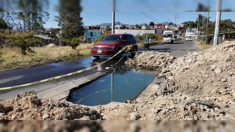 Ooapas sin atender fugas enormes de agua de cuatro colonias del sur de esta capital - Foto 0 