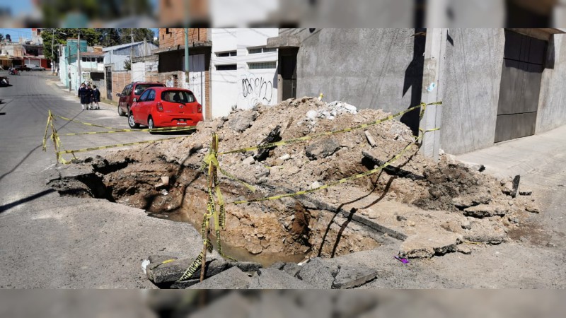 Ooapas sin atender fugas enormes de agua de cuatro colonias del sur de esta capital - Foto 1 