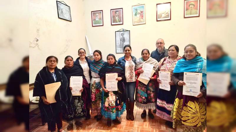 Entrega IEM nombramientos a integrantes de consejo comunal indígena de Arantepacua - Foto 0 