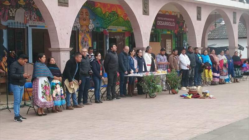 Entrega IEM nombramientos a integrantes de consejo comunal indígena de Arantepacua - Foto 2 