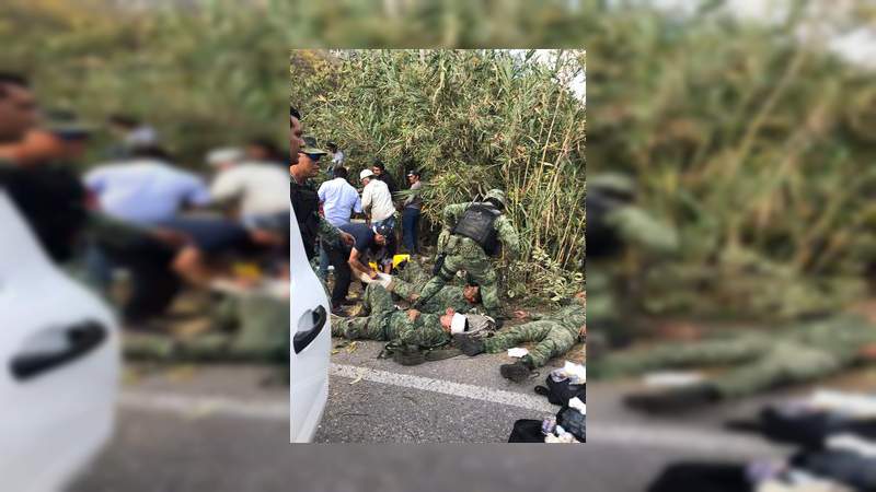 Vuelca camión del Ejército en Oaxaca: Tres soldados muertos y 35 heridos - Foto 1 