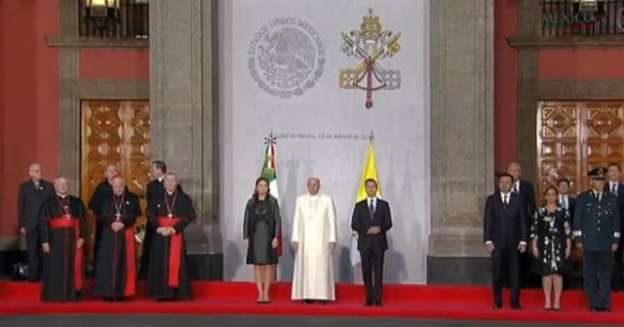 Recibe Enrique Peña Nieto al Papa Francisco en Palacio Nacional - Foto 1 