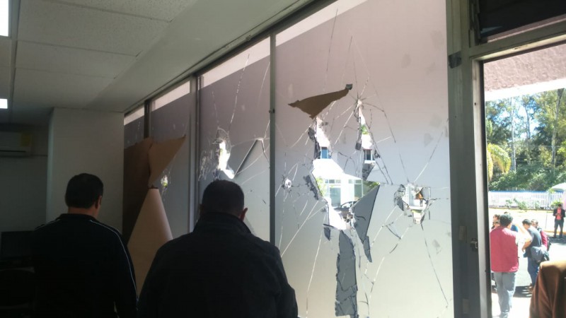 CNTE realiza destrozos en la Secretaría de Educación en el Estado - Foto 1 