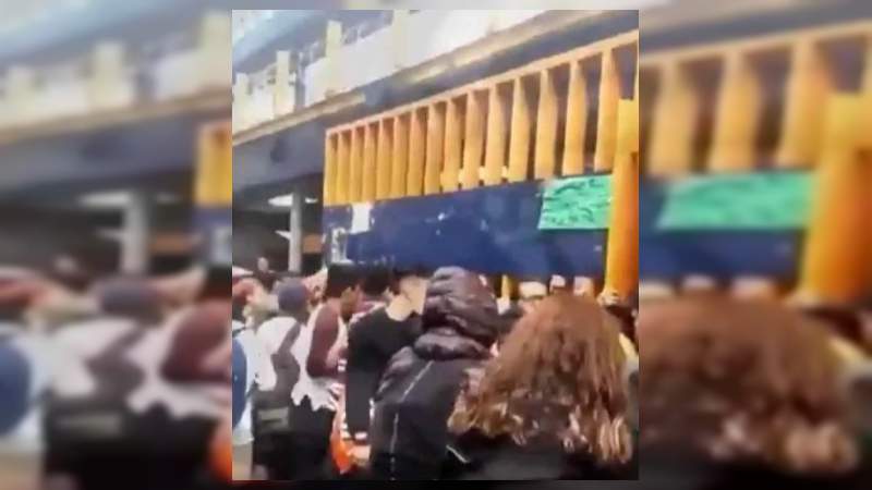 Se enfrentan alumnos de la Prepa 2 con encapuchados 
