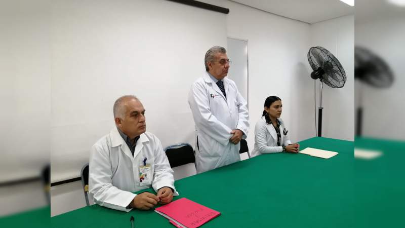 Pasantes de nutrición reciben carta de liberación de servicio social, en el Hospital General de Uruapan, Michoacán - Foto 0 