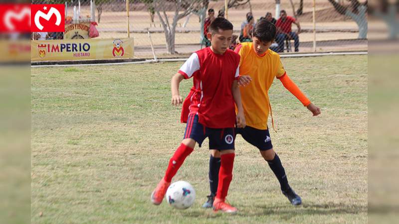 Huetamo ya tiene escuela de futbol vinculada a Monarcas Morelia - Foto 1 