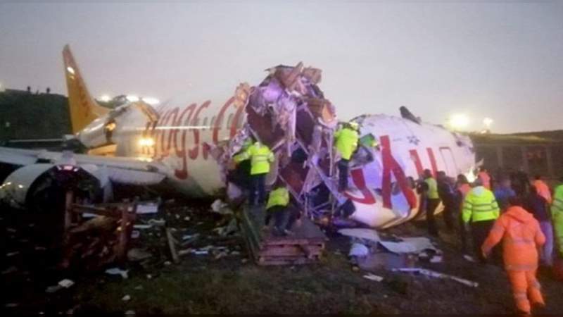Avión turco se parte en tres luego de aterrizar 