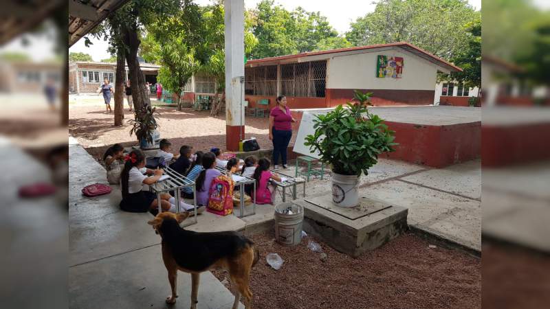 Por problemas político-sindicales alumnos toman clases afuera de las aulas, CEDH emite recomendación  - Foto 0 