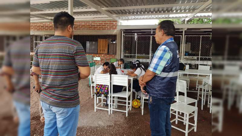 Por problemas político-sindicales alumnos toman clases afuera de las aulas, CEDH emite recomendación  - Foto 1 