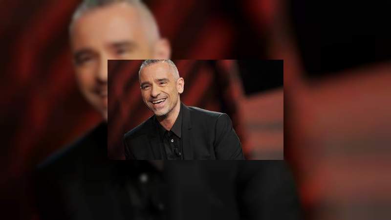 Eros Ramazzotti golpea a una fanática en el Aeropuerto Internacional de la Ciudad de México 