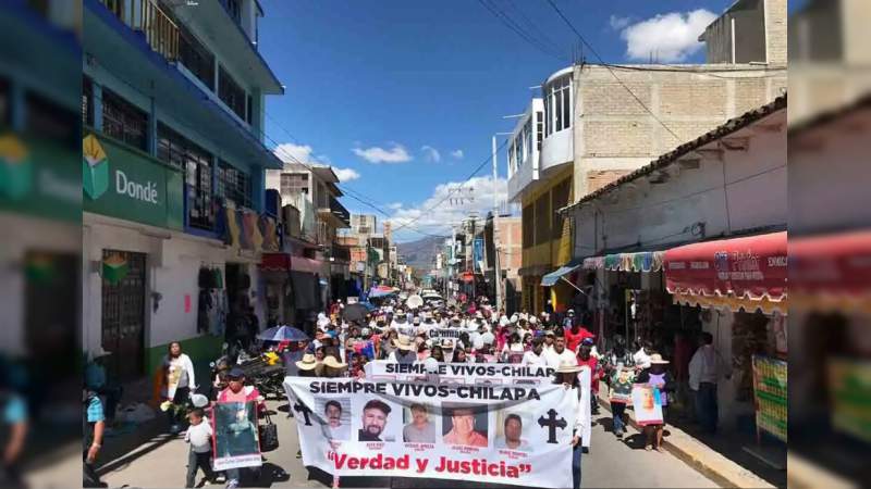 Familia LeBarón marcha por la paz en Chilapa 