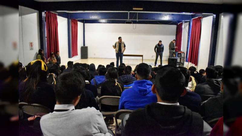 Promueve Celeste Ascencio la educación y salud sexual en instituciones educativas de Paracho, Michoacán - Foto 0 