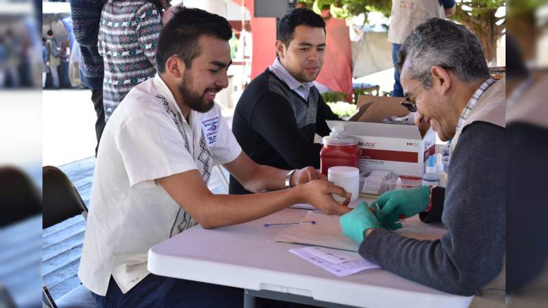 Promueve Celeste Ascencio la educación y salud sexual en instituciones educativas de Paracho, Michoacán - Foto 1 