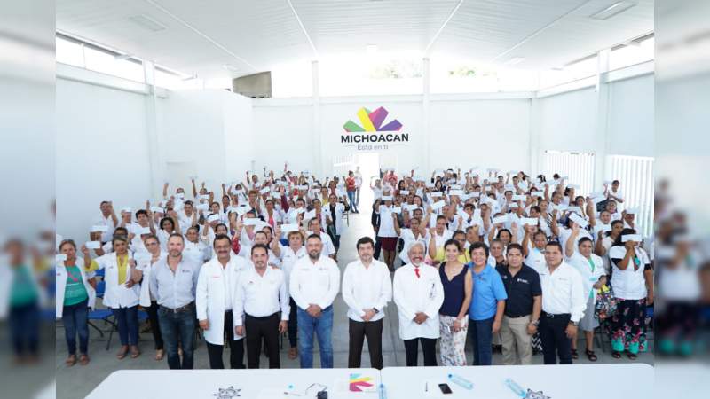 En Apatzingán, entrega SSM estímulos económicos a 148 auxiliares de salud - Foto 0 