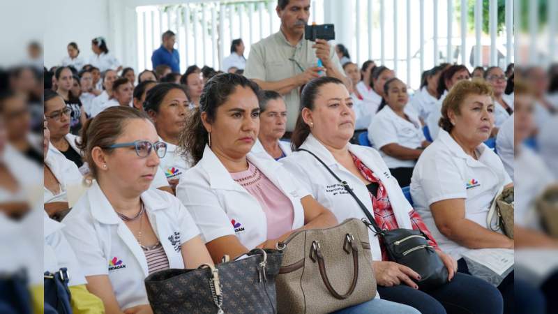 En Apatzingán, entrega SSM estímulos económicos a 148 auxiliares de salud - Foto 3 