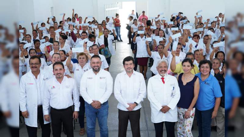 En Apatzingán, entrega SSM estímulos económicos a 148 auxiliares de salud - Foto 6 