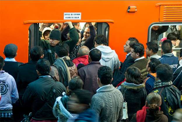 Analiza antropólogo la cultura del transporte colectivo en las grandes urbes - Foto 2 