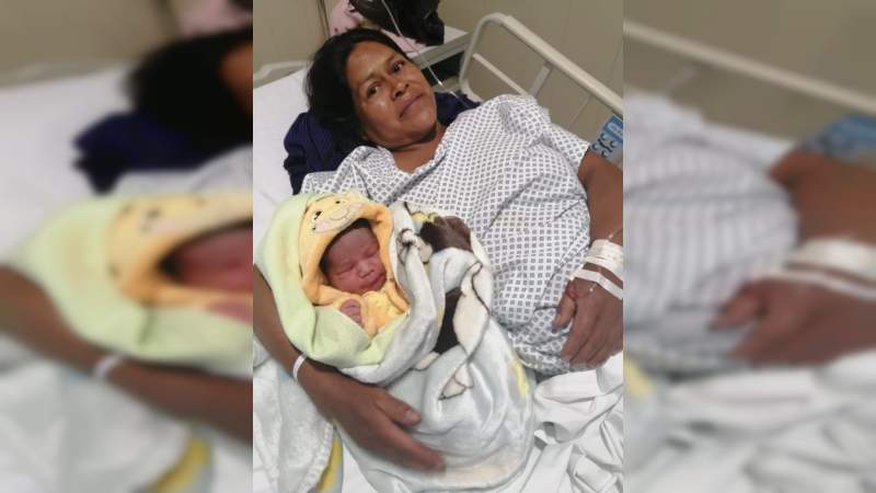 En 10 días, dos mujeres indígenas dan a luz en el piso de hospitales operados por el gobierno de Michoacán - Foto 1 