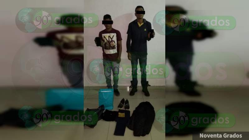 Detienen a dos sujetos por asaltar a pareja en Zamora: Les quitaron 18 mil pesos en pertenencias - Foto 0 
